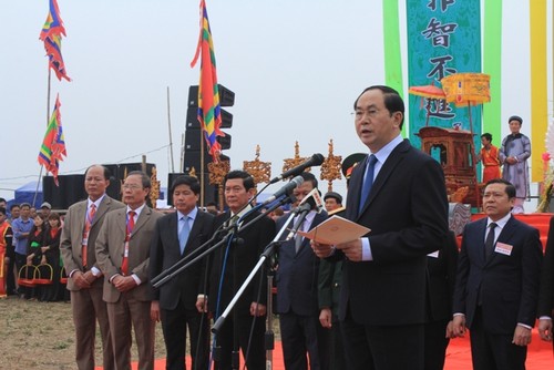 Le président descend au champ à Doi Son - ảnh 1